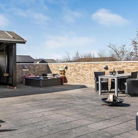 Nice Home In Tarm With Kitchen Exterior foto