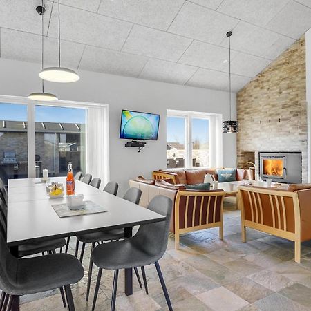 Nice Home In Tarm With Kitchen Exterior foto