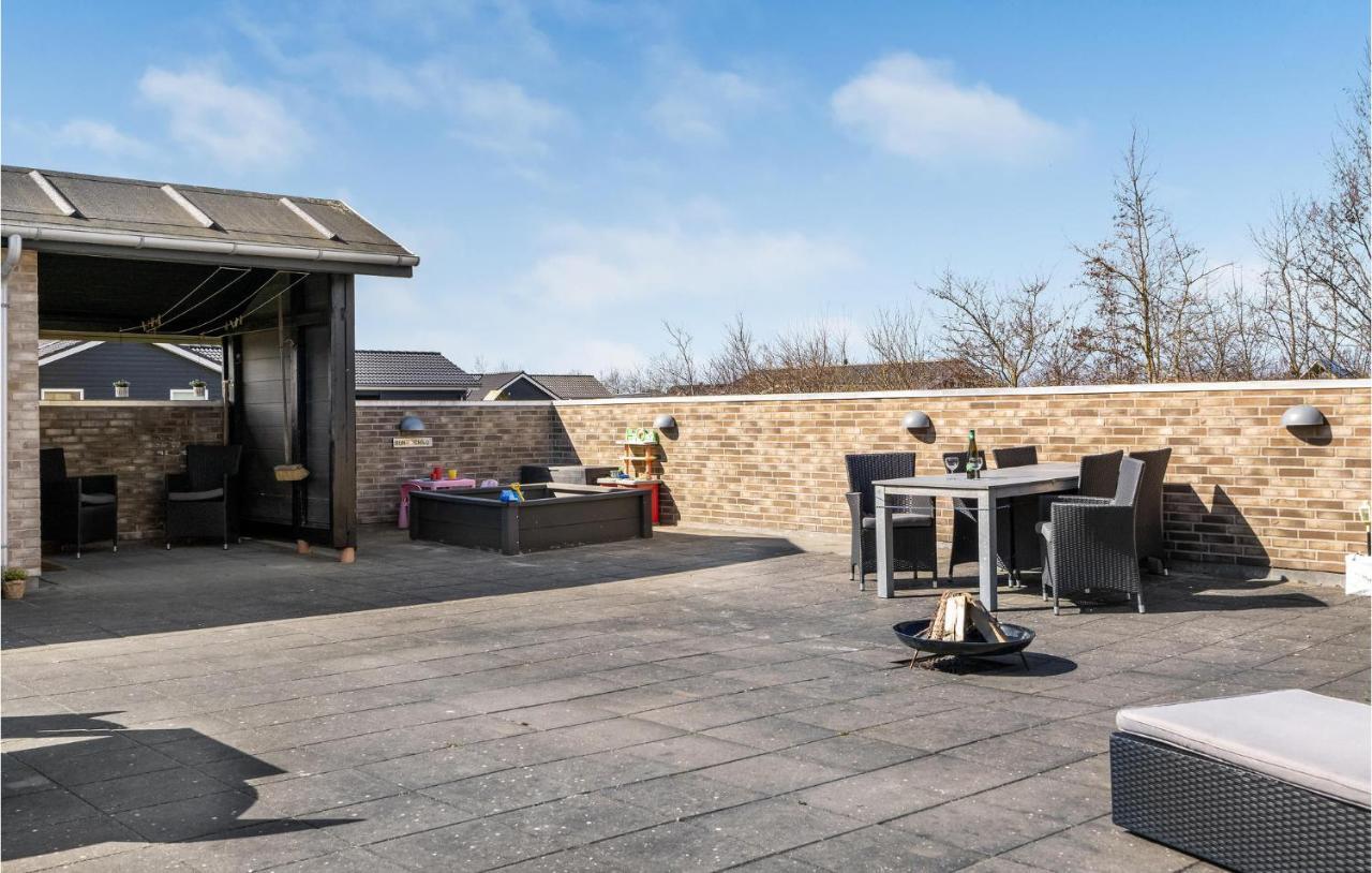 Nice Home In Tarm With Kitchen Exterior foto