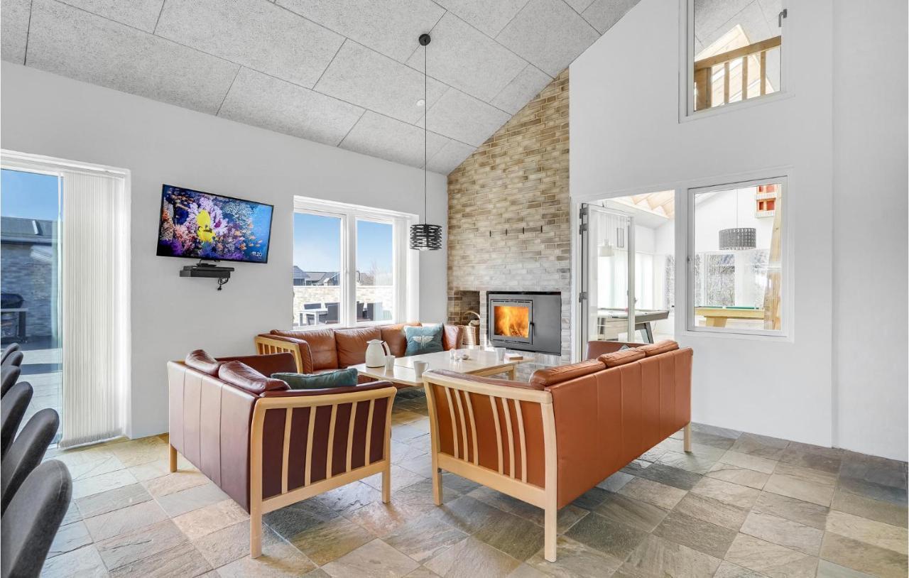 Nice Home In Tarm With Kitchen Exterior foto