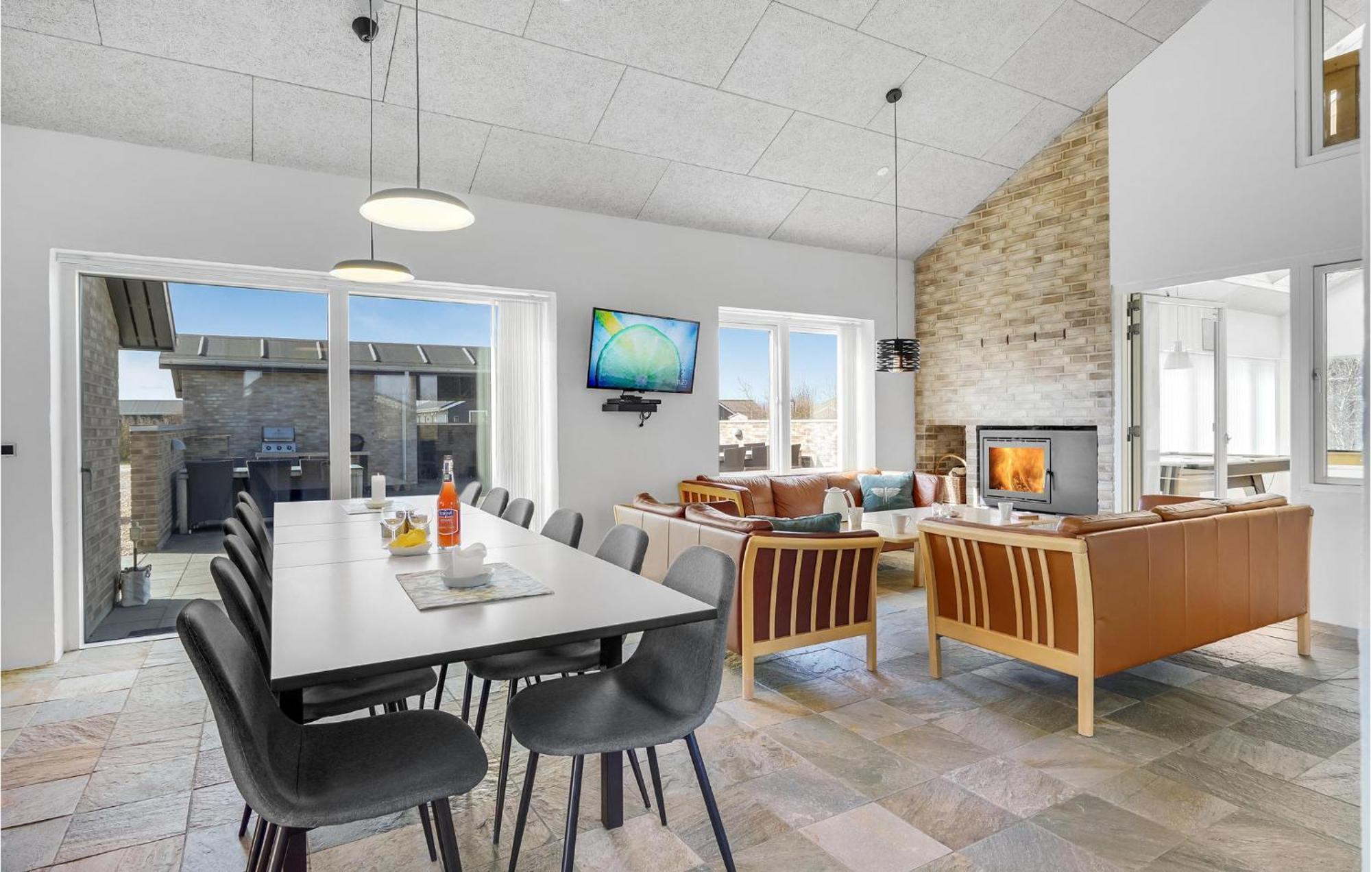 Nice Home In Tarm With Kitchen Exterior foto