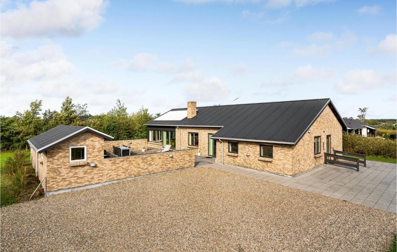 Nice Home In Tarm With Kitchen Exterior foto