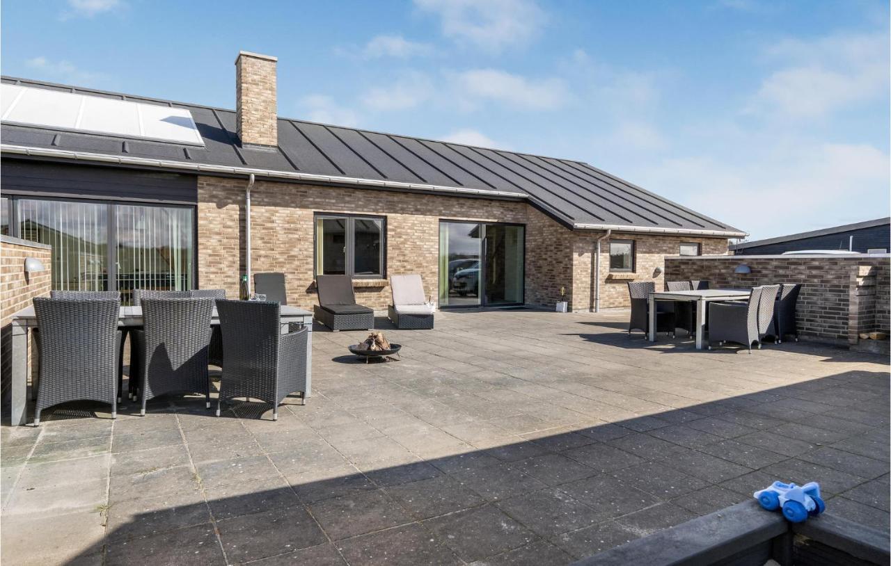 Nice Home In Tarm With Kitchen Exterior foto