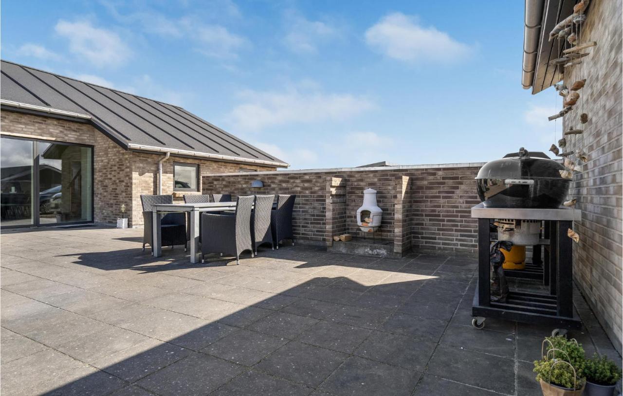 Nice Home In Tarm With Kitchen Exterior foto