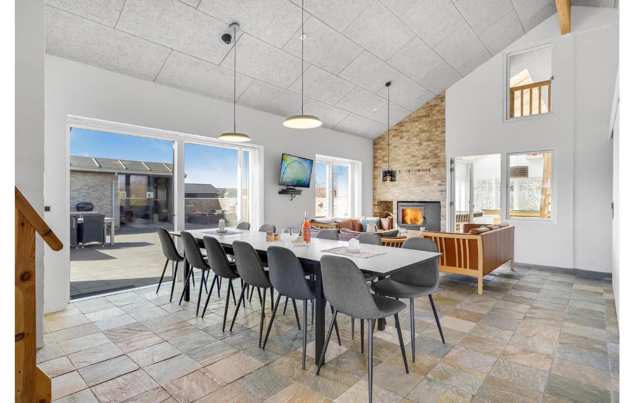 Nice Home In Tarm With Kitchen Exterior foto
